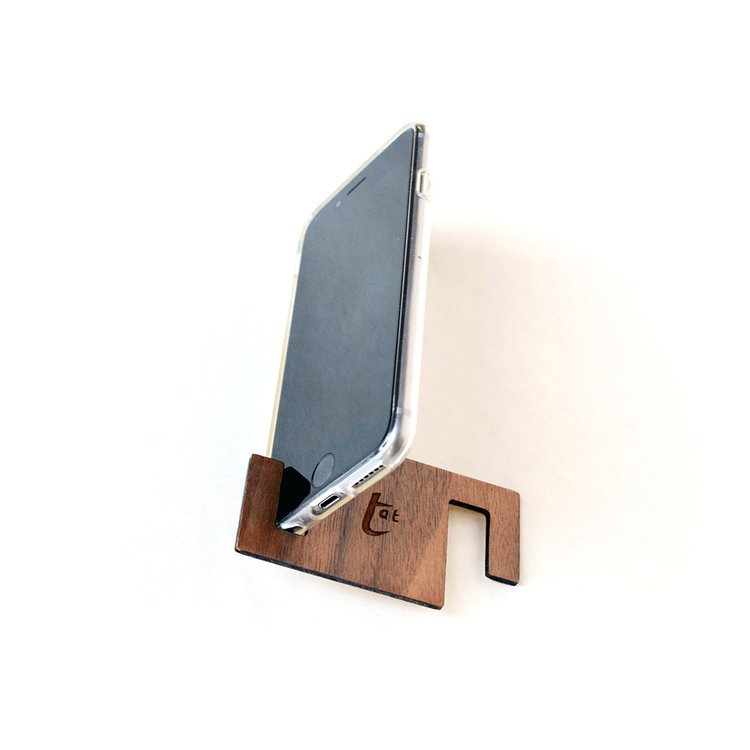 vevlynspen's tweet photo. Making a very clever #smartphone stand. @WantedDesignNYC @WantedDesign @TatChao #interiordesign #iPhone #android
https://t.co/VprKparh6I https://t.co/PQfJqfNNRV