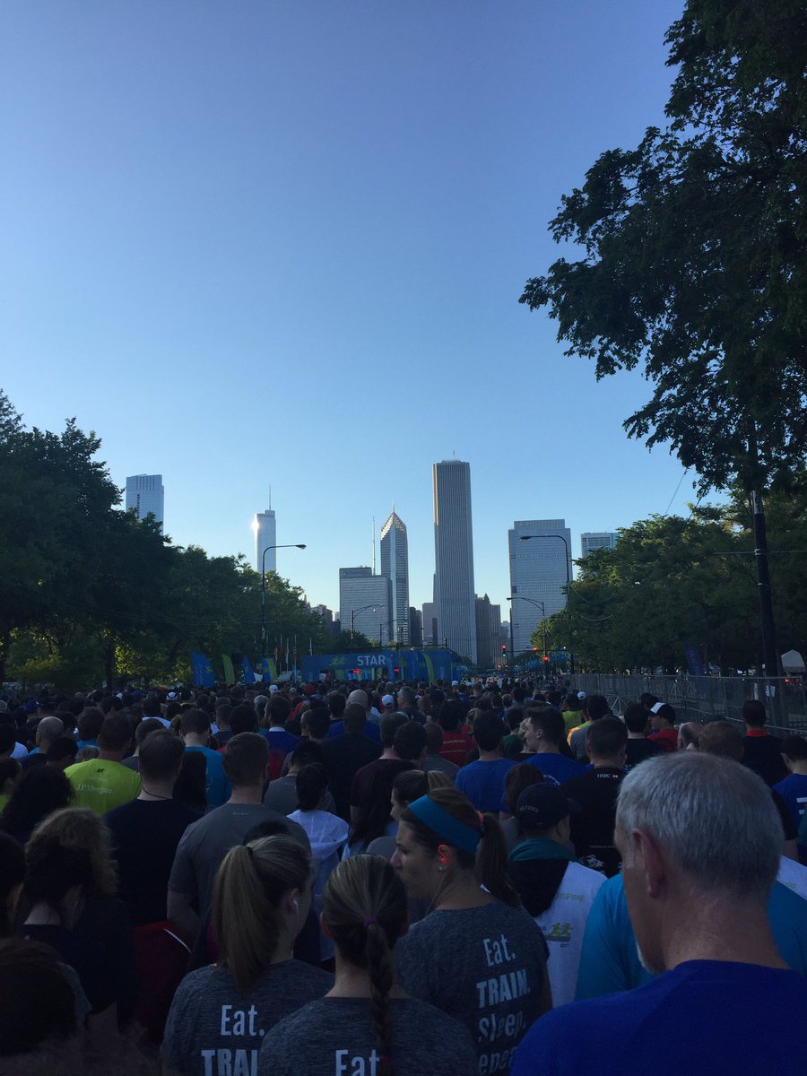 gattone10's tweet photo. Nice evening for a run. #BCBSILMoves #JPMCC https://t.co/zBa4Mhh5aV