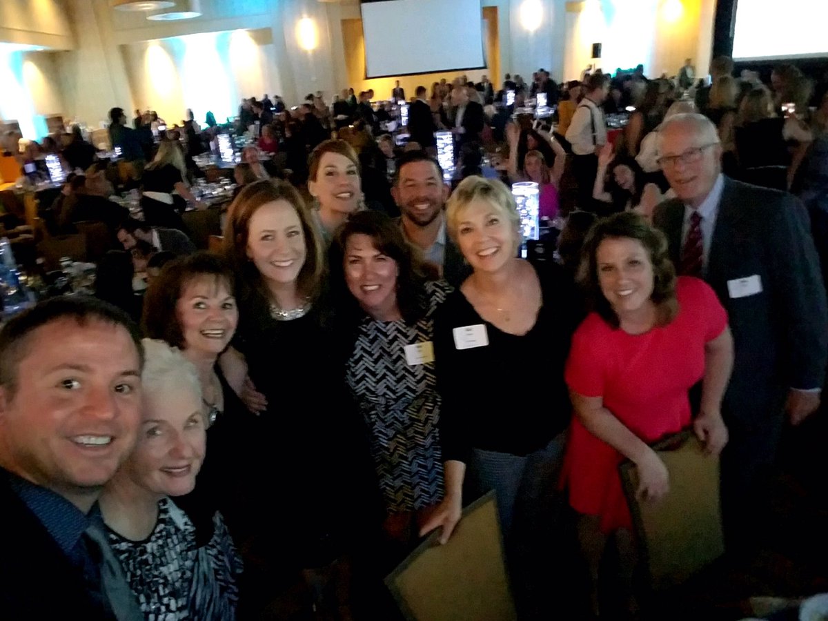 shanpowell's tweet photo. So much fun tonight!! #biz1st40u40 https://t.co/xYCHLxo8Lq