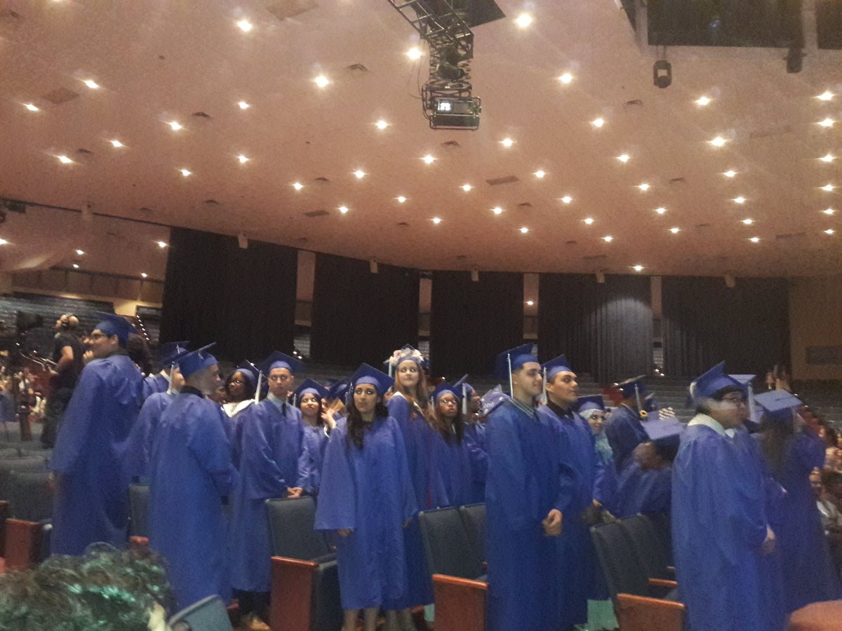edogan_dogan's tweet photo. @HsaAustin Graduate Class of 2017 https://t.co/sLxBM7LQkZ