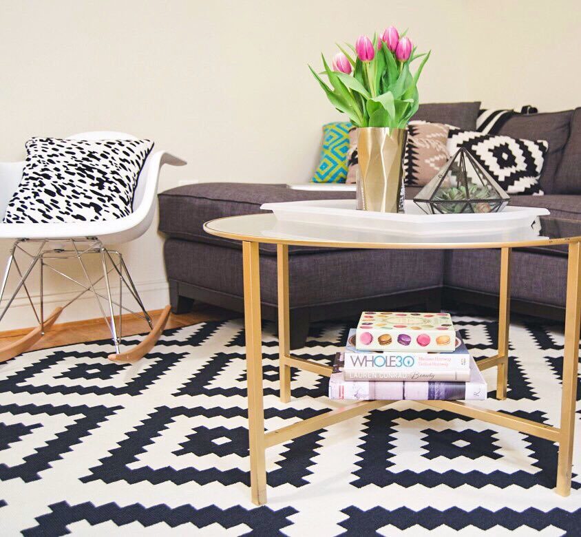 DimesandDonuts's tweet photo. Hi friends 👋🏼 I'm looking for a bit of advice! So, this rug has met its death. It's so hard keeping white based ru… https://t.co/yb5Z5u5vLz https://t.co/8ATwlZXwZY