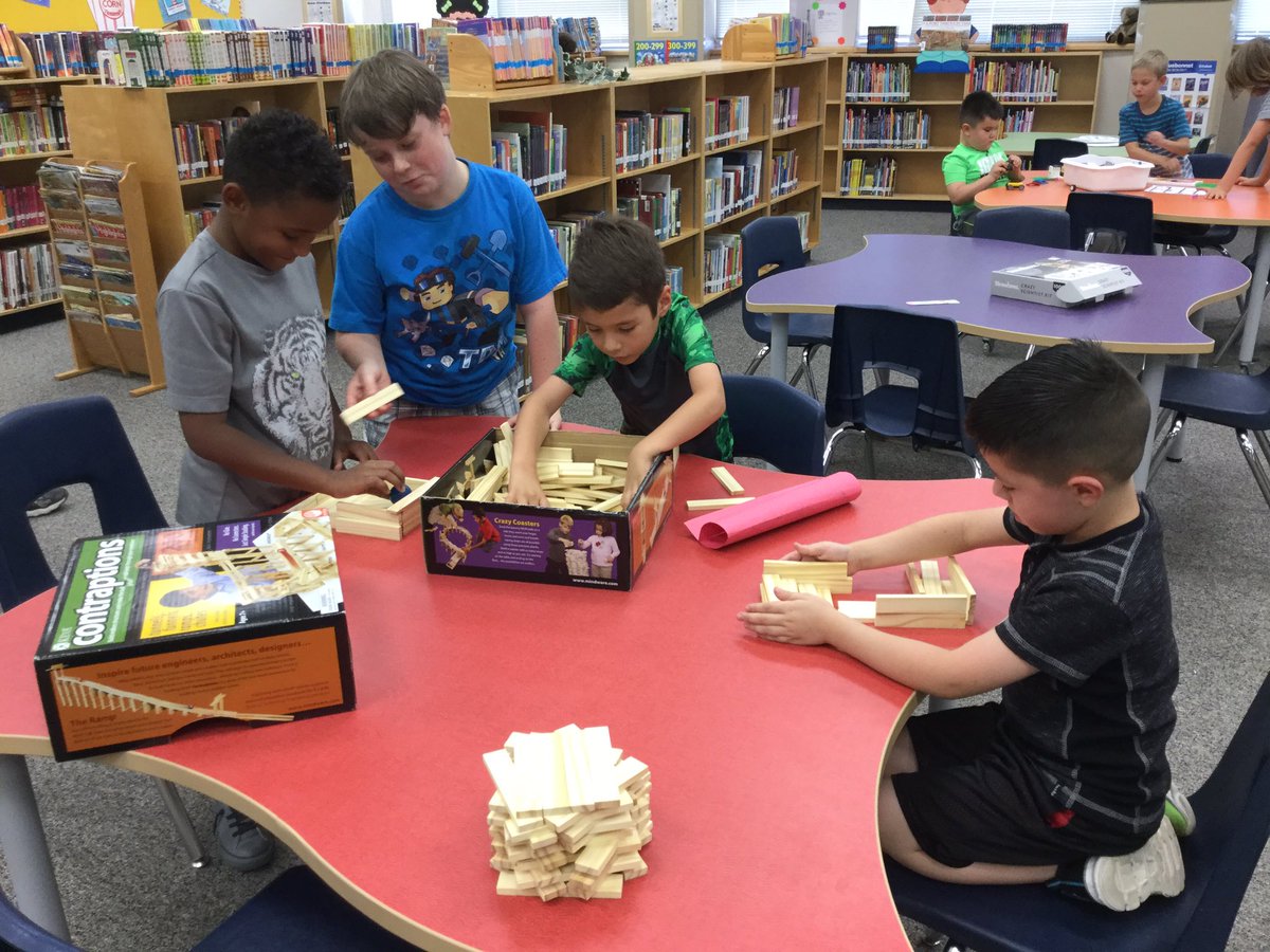 LuciaESoto's tweet photo. Thank you @andreaturk25 and our 3rd grade Buddies for an awesome Maker Spaces collaboration! #HoffmannStrong #HoffmannProud https://t.co/I72VY1j5gq