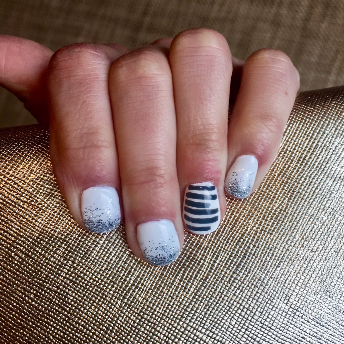 spinpixie's tweet photo. ;) Making the most of my manicure. @Betterment #betterment #betternails #newlook #investing https://t.co/nGFzf727lv