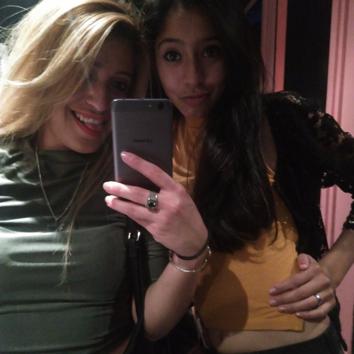 RocioMo92's tweet photo. Que noche la de anoche #BrixClub https://t.co/Yv78iSNcCN