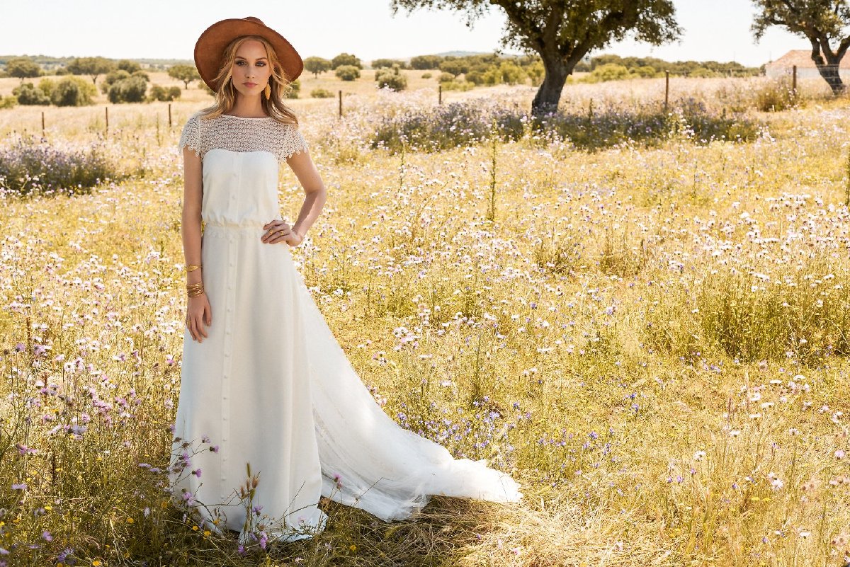 PartyMoodbyAnne's tweet photo. For all the boho brides out there. https://t.co/n9nK9bS4am https://t.co/CADzJxlC0M