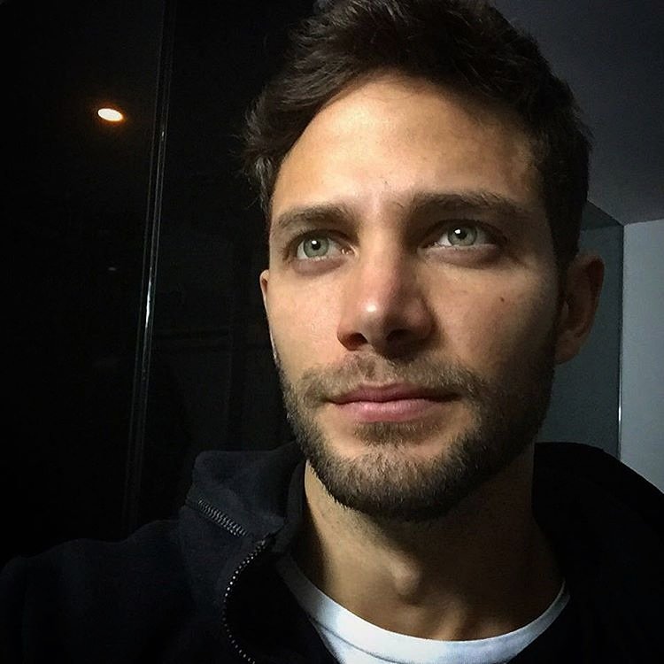 gabrielcoronel's tweet photo. Te llevo en el corazón y en mis pensamientos #Venezuela 💛💙❤ https://t.co/St66pSAorA