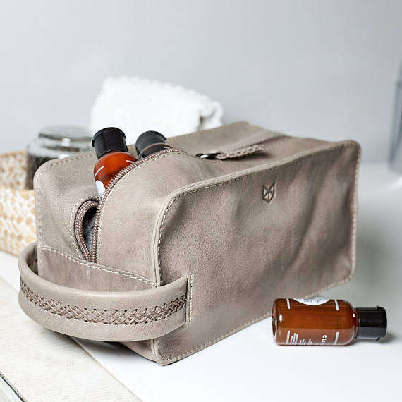 CapraLeather's tweet photo. Summer is coming, Retweet, follow or mention #capraleather to win a Leather Toiletry Bag for #fathersday2017 #FathersDay #freestuff https://t.co/zMdgaeRmsV