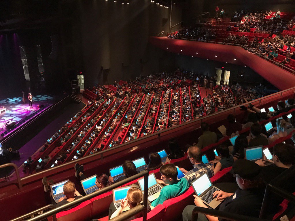 ipopken's tweet photo. 1200 Macs and iPads joining together in perfect harmony. Thanks @hartastic.  Maine kids showing the way. #MLTI17 https://t.co/XqPn0lyHKB