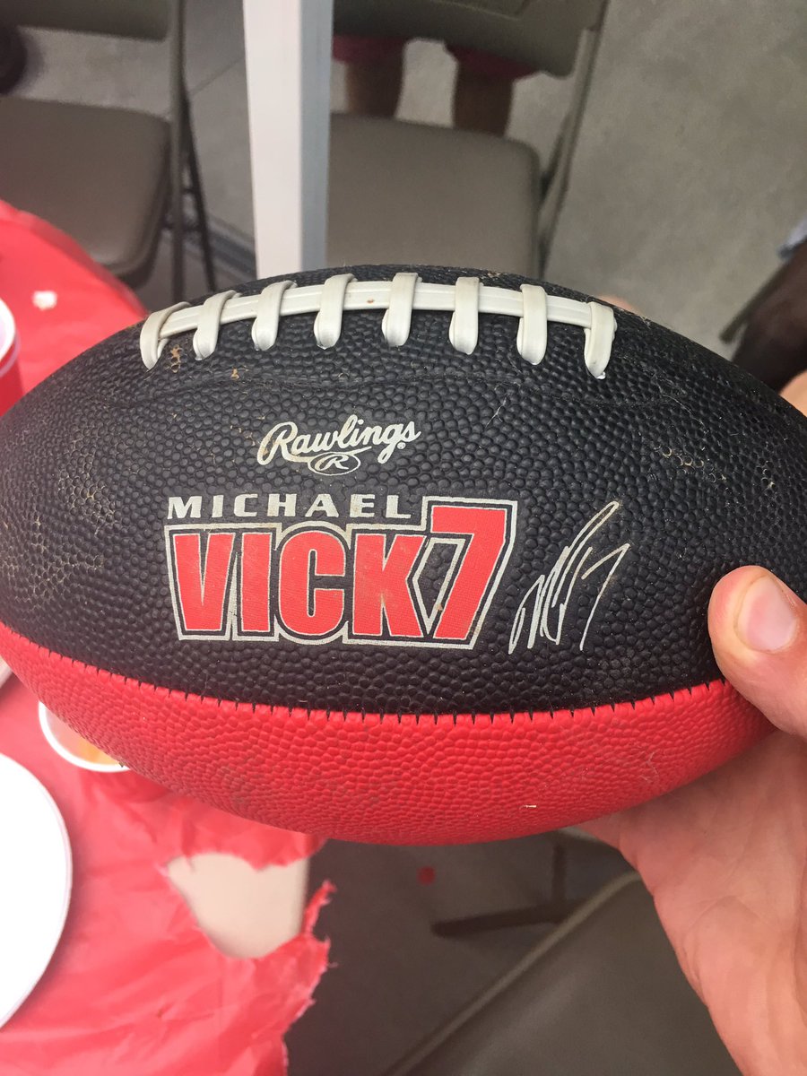 n1ckcarson's tweet photo. @MikeVick Also a tbt @MikeVick https://t.co/MsnFGjZHVD
