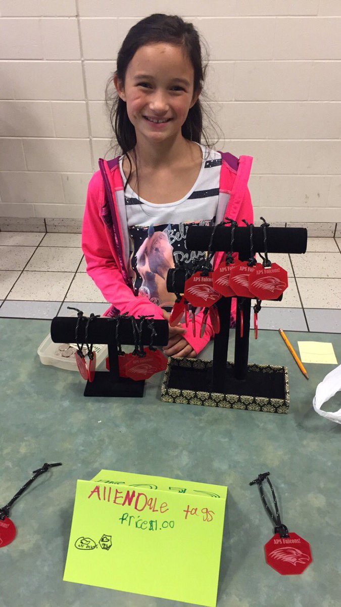 alyssadean53's tweet photo. How do you not buy handmade marketplace items from such sweet faces?😊 #economics #APSPride https://t.co/LCpE8Nuvln