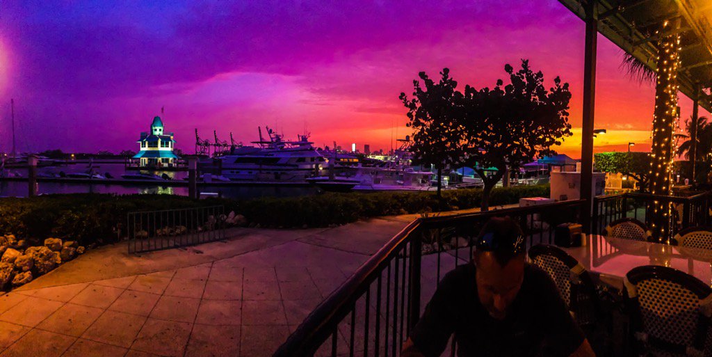 JonathonCarrell's tweet photo. Sun sets on #Intersect2017 in Miami. Great conference @Resolver ! https://t.co/PKdqxNaeec