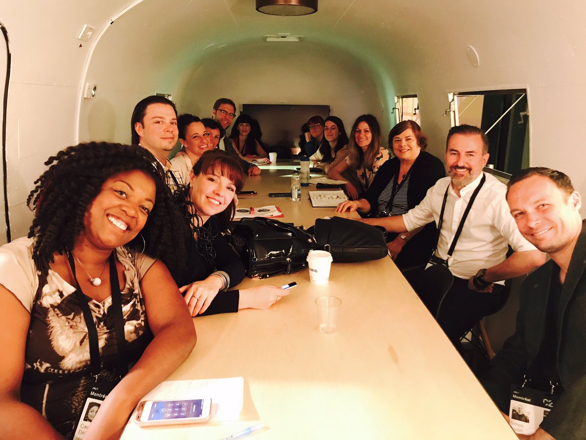 namouric's tweet photo. Des entrepreneurs. Des sourires. Une ville engagée. Des moments d'humains. ❤️ #C2M17 #parcoursPME https://t.co/s7UC60Qxus