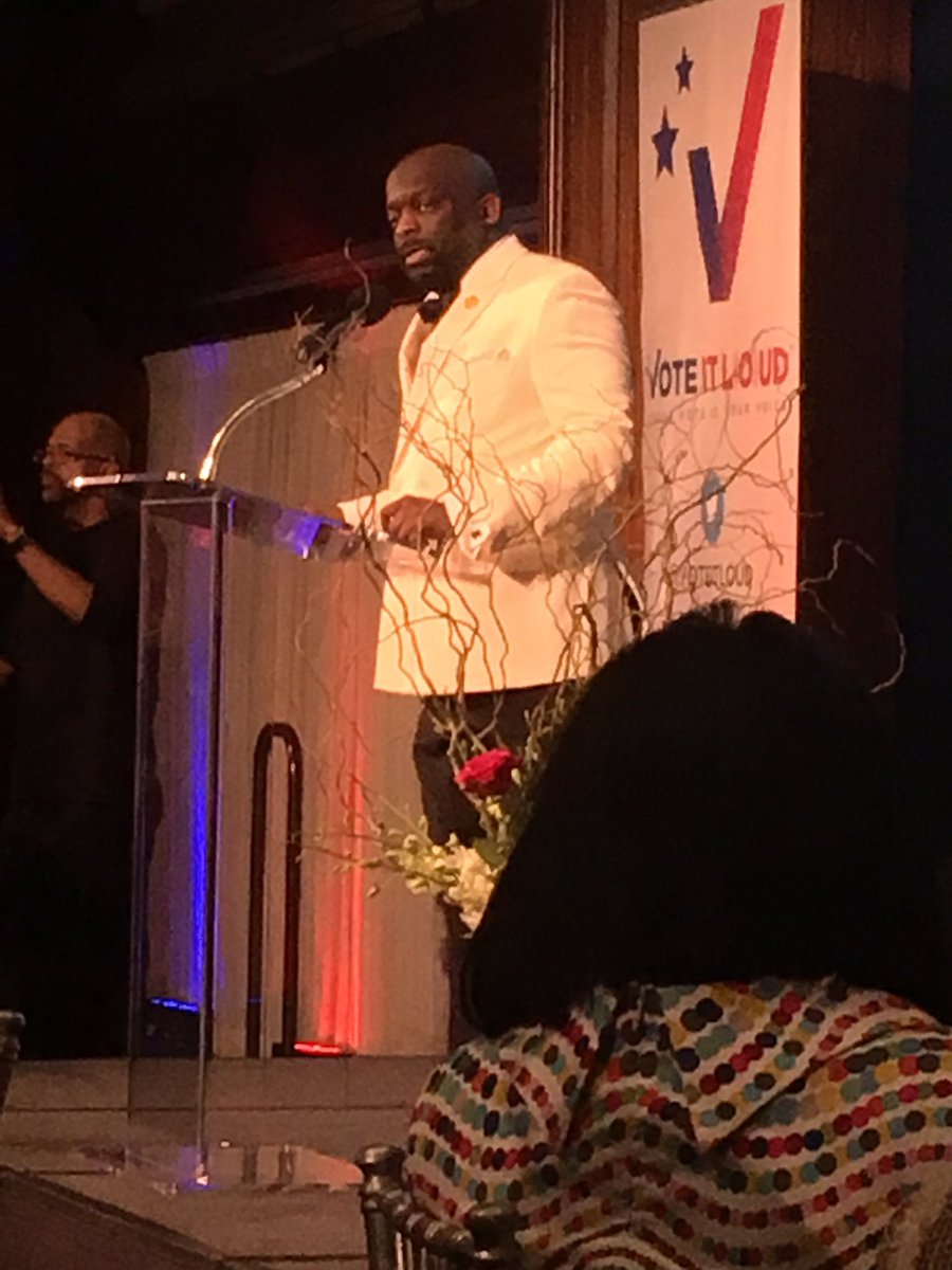 ReignOfApril's tweet photo. President of @PressClubDC @jpballoujourn1 speaking at the @voteitloud Gala. #MMCD2017 #VILMMCD https://t.co/5x2pGgHnnP
