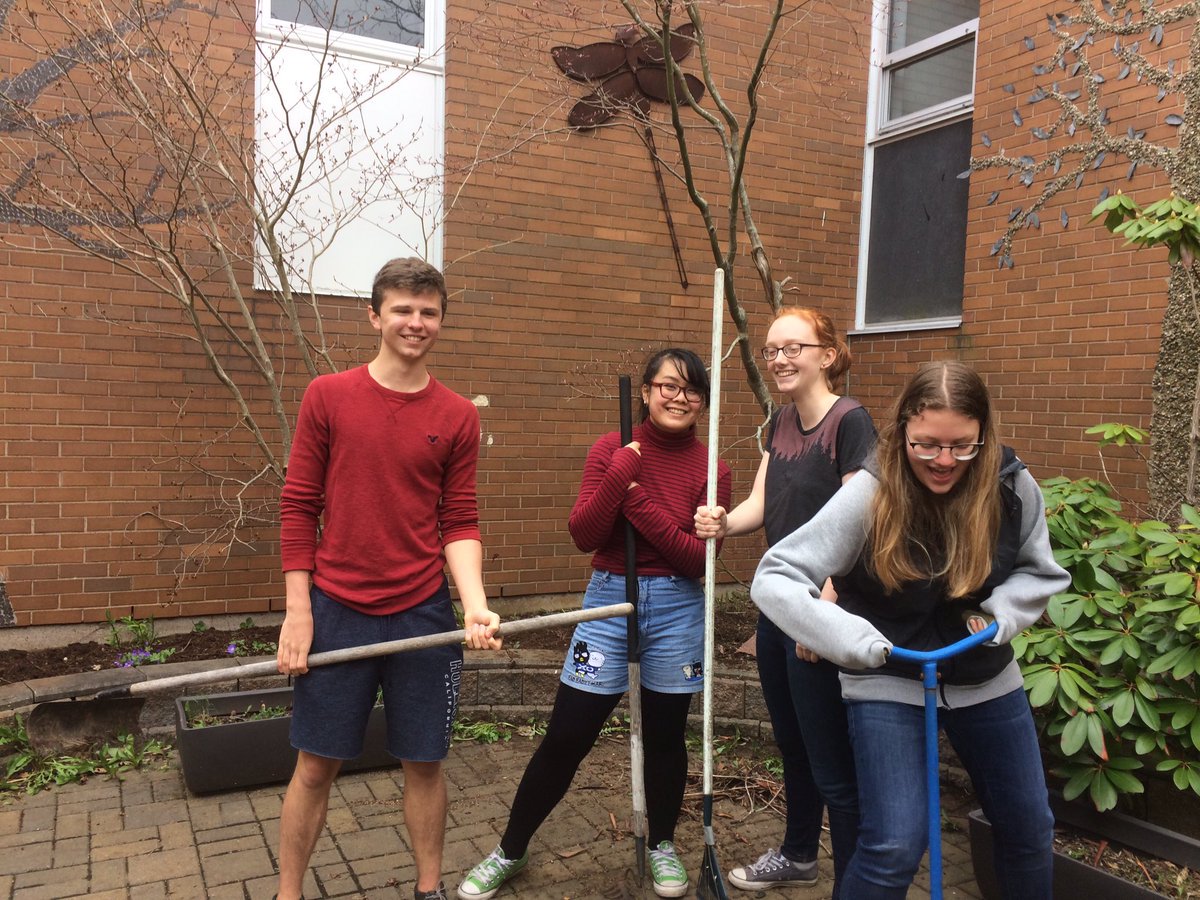 PAEcosquad's tweet photo. Hey @Panthers_PA check out the quad! We cleaned it up and hopefully we will see some 🌼flowers 🌺 before school is out! #DrizzleYEC https://t.co/2yjx5ZHvQi