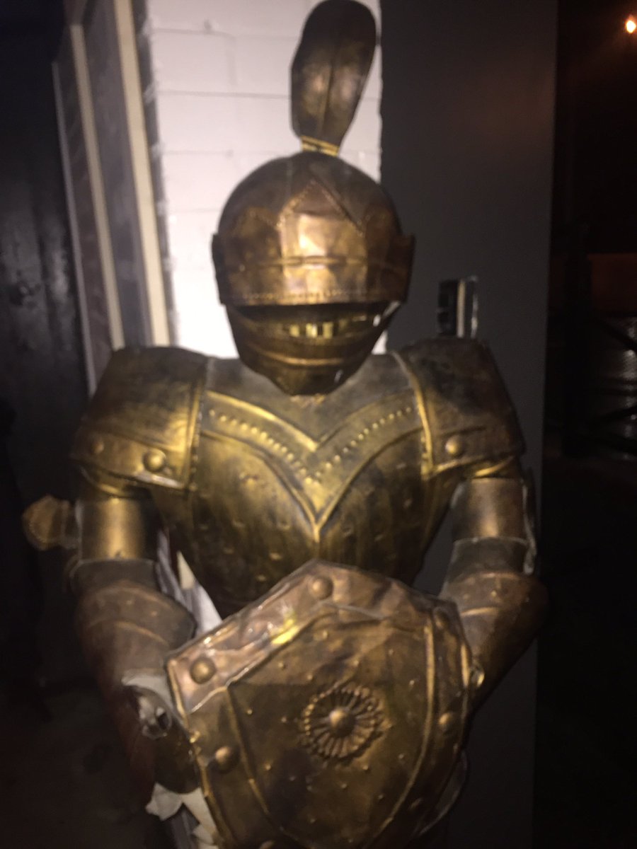 KathySmart2018's tweet photo. Thank you @LordWilliamPub for the great #HappyHour - Now on to dinner #MontrealStyle #daEmma @onewestevents @emc2events Thanks #Joe https://t.co/s5bqWy3PzU
