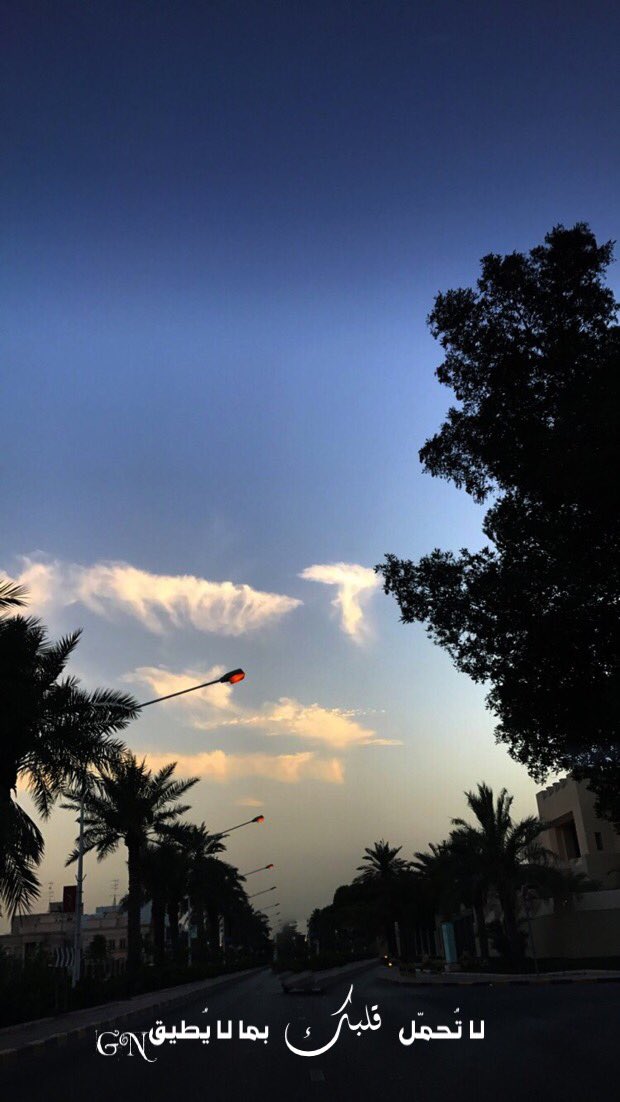 إذا أعجبتك نفسك فتذكر ذنوبك وعيوبك وضع جبهتك على التراب تواضعاً لربك.