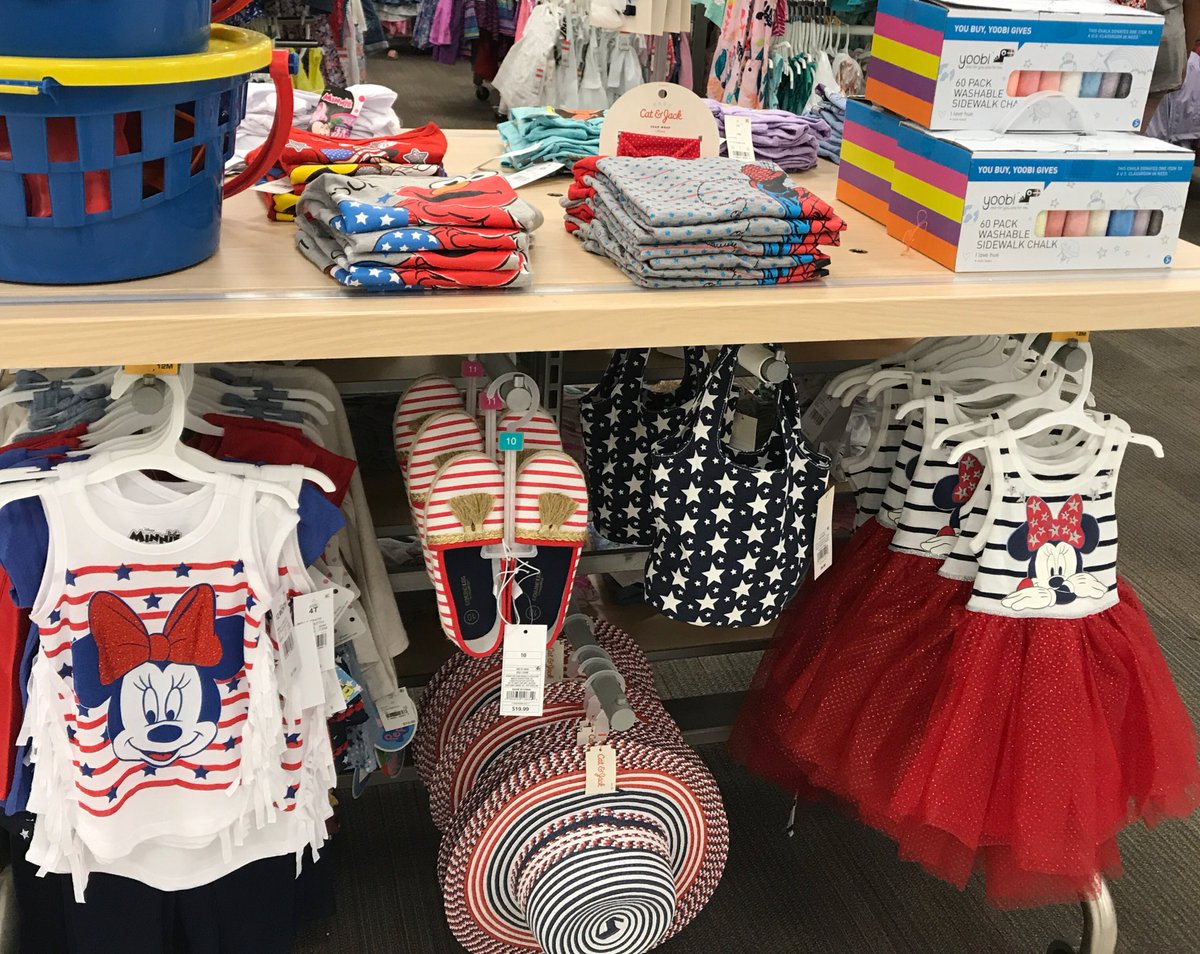 Aracelii_perezz's tweet photo. My Itg department is ready for this  Memorial Day weekend 🇺🇸😎 #FunInTheSun #SummerReady #D232LivesInBeastMode #TargetStyle #Target https://t.co/xvWU2AChw9