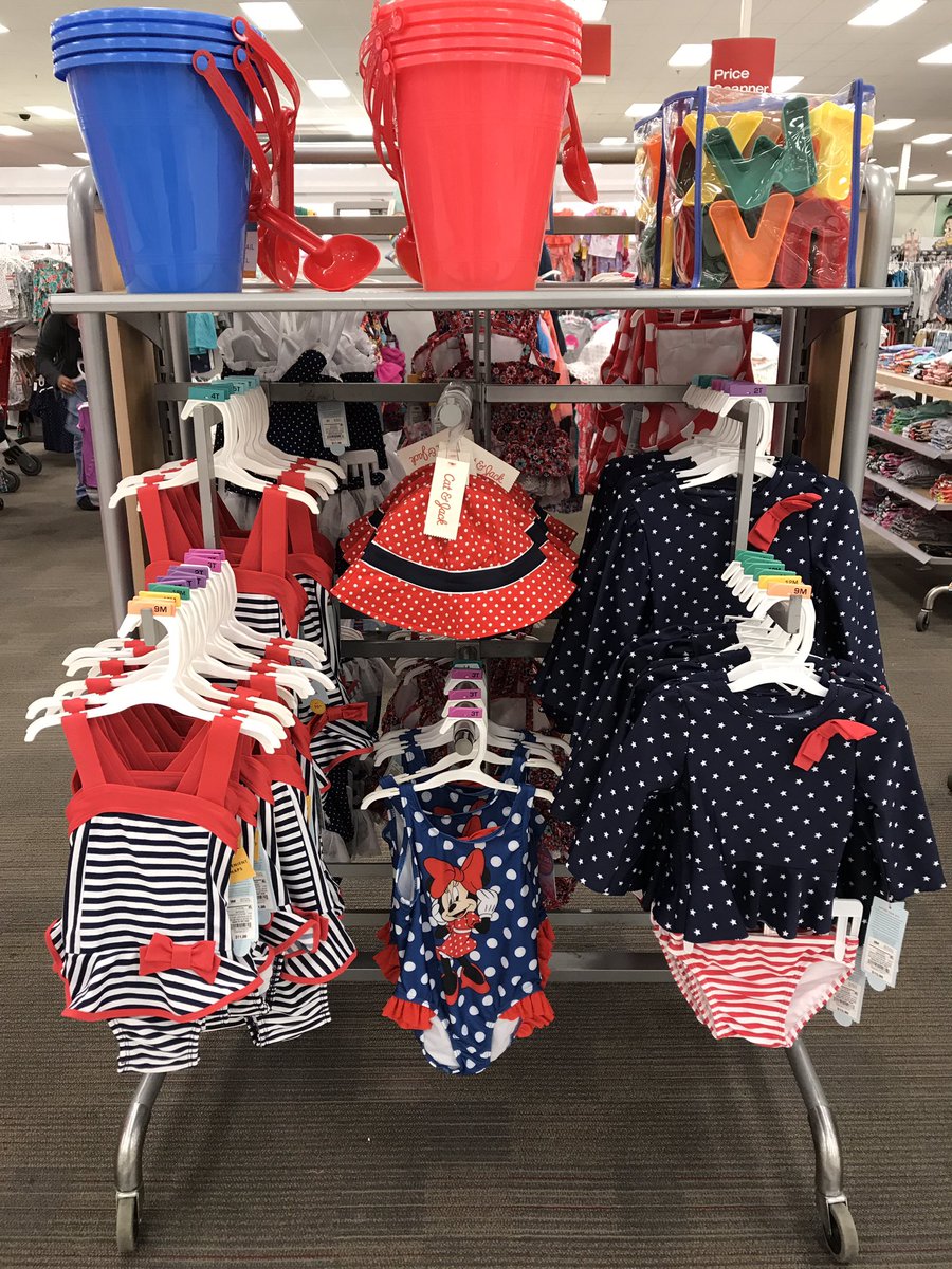 Aracelii_perezz's tweet photo. My Itg department is ready for this  Memorial Day weekend 🇺🇸😎 #FunInTheSun #SummerReady #D232LivesInBeastMode #TargetStyle #Target https://t.co/xvWU2AChw9