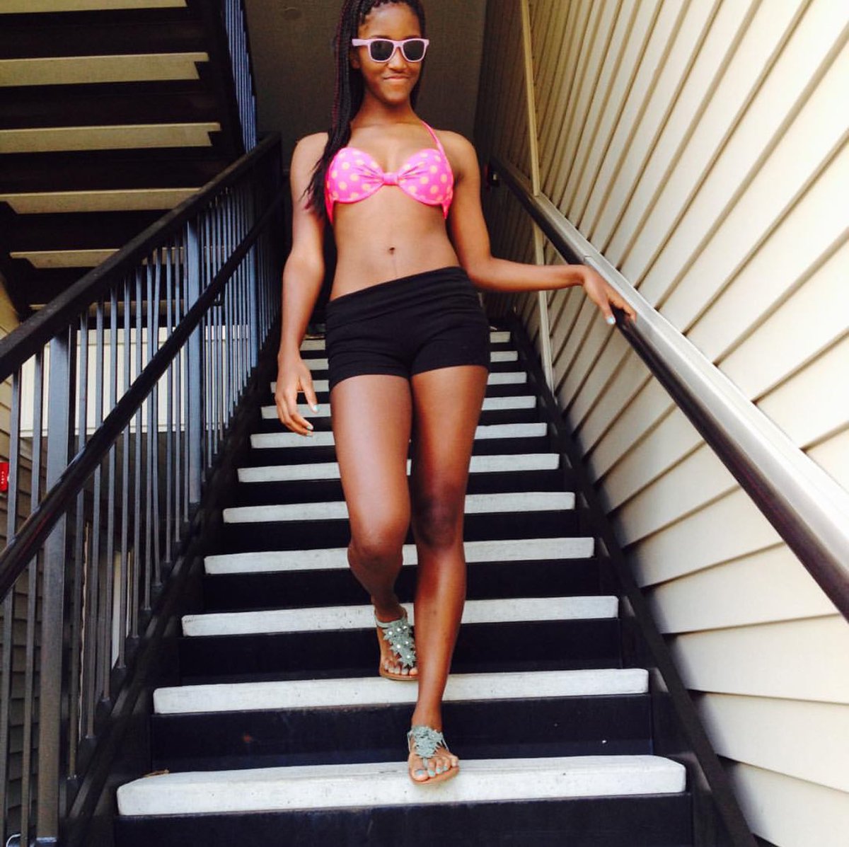 in_dtrvp's tweet photo. I just love the way my chocolate skin glow 😻 #throwbacktolastsummer https://t.co/t1KuTbtgJu