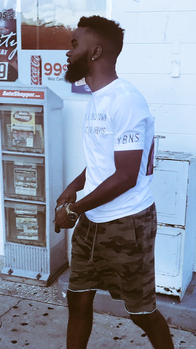 RAY_YBNS's tweet photo. When paparazzi leak ya shirt and it didn't hit stores yet 📸 https://t.co/4P5A2TQ7vx