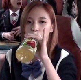 velvtape's tweet photo. se não fosse pra chegar a 200M Twice nem tinha lançado TT meus amores  #TT200MPARTY #TT200M https://t.co/k2QNMMJThM