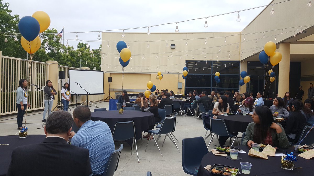 fmlesliegd's tweet photo. DECADE PLUS year end celebration @UCI. Teams of undergraduate and graduate students working together on academic success. #UCIgradlife https://t.co/DUdHj4Ytj8