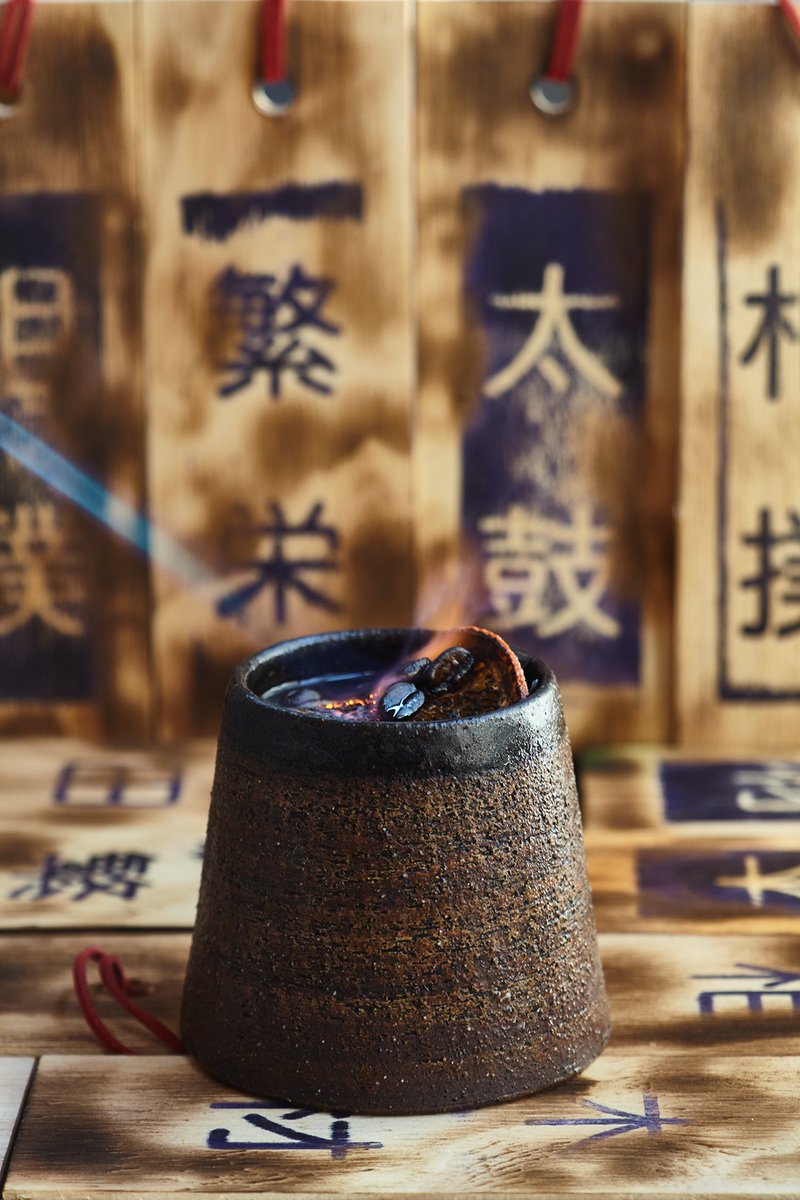 DonDohoficial's tweet photo. Un cóctel perfecto para tu noche, No Mames Yuujin-
Mezcal Alipus, Sake Sho Chiku Bai, Drambuie, Mandarina Y Miel De Café.

#DonDohRobata https://t.co/ITyrT3BqKr
