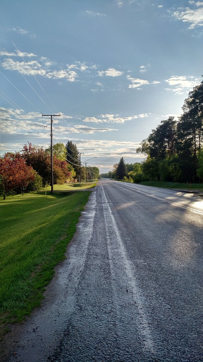stuolmstead's tweet photo. Standard #smalltownproblem
Too much beauty to take in on an evening walk.
#Carberry #Westman https://t.co/6AjlH5dD6s