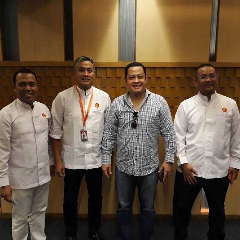 AlAminTours's tweet photo. #InfoUmroh #UmrohVIP #AlAminTours #AlAminGroup
Keberangkatan #UmrohPrivate Keluarga Pak Ari Yusuf & Pak Widjarno Kromoredjo. (24/05/2017). https://t.co/EBTAXNq1MZ