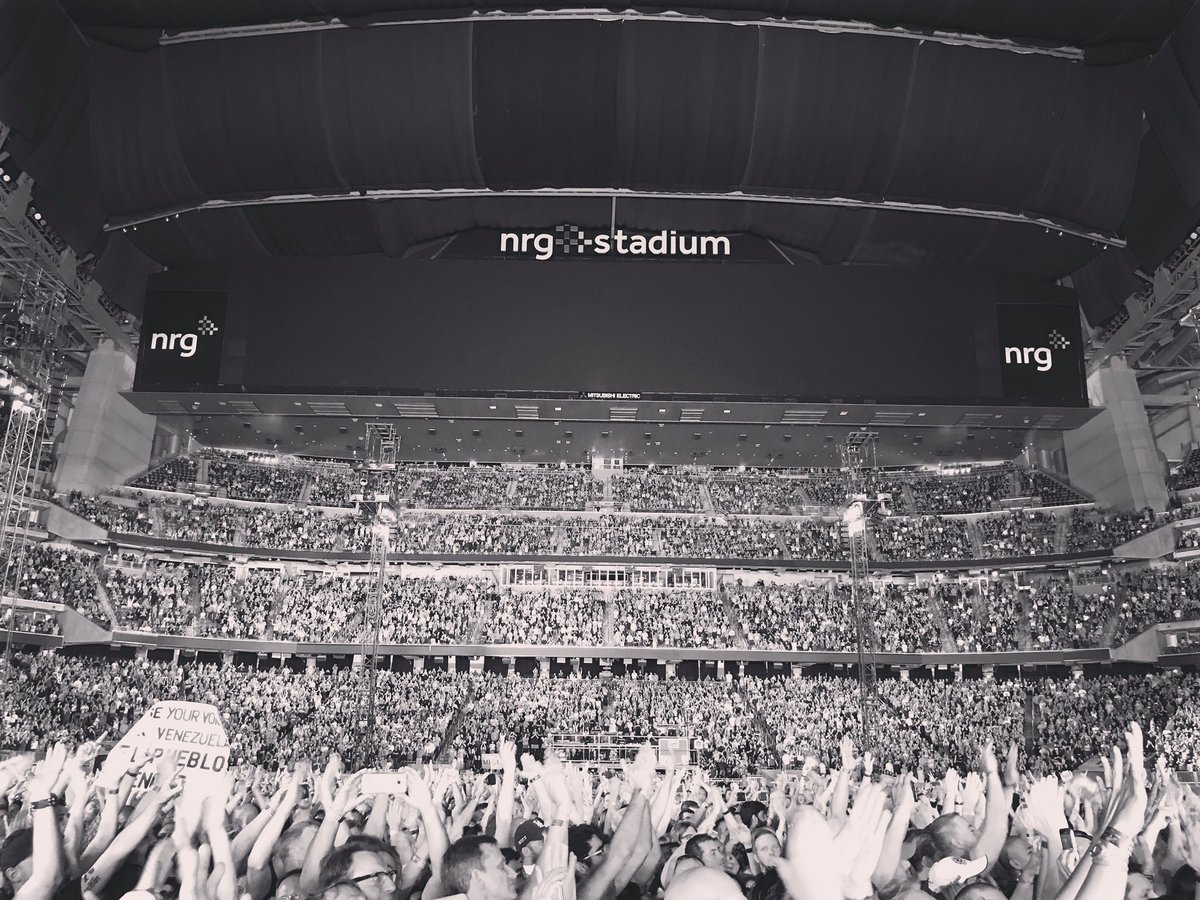U2place's tweet photo. U2 and some friends in Houston #joshuatreetour2017 #u2houston https://t.co/4GayomDiA6