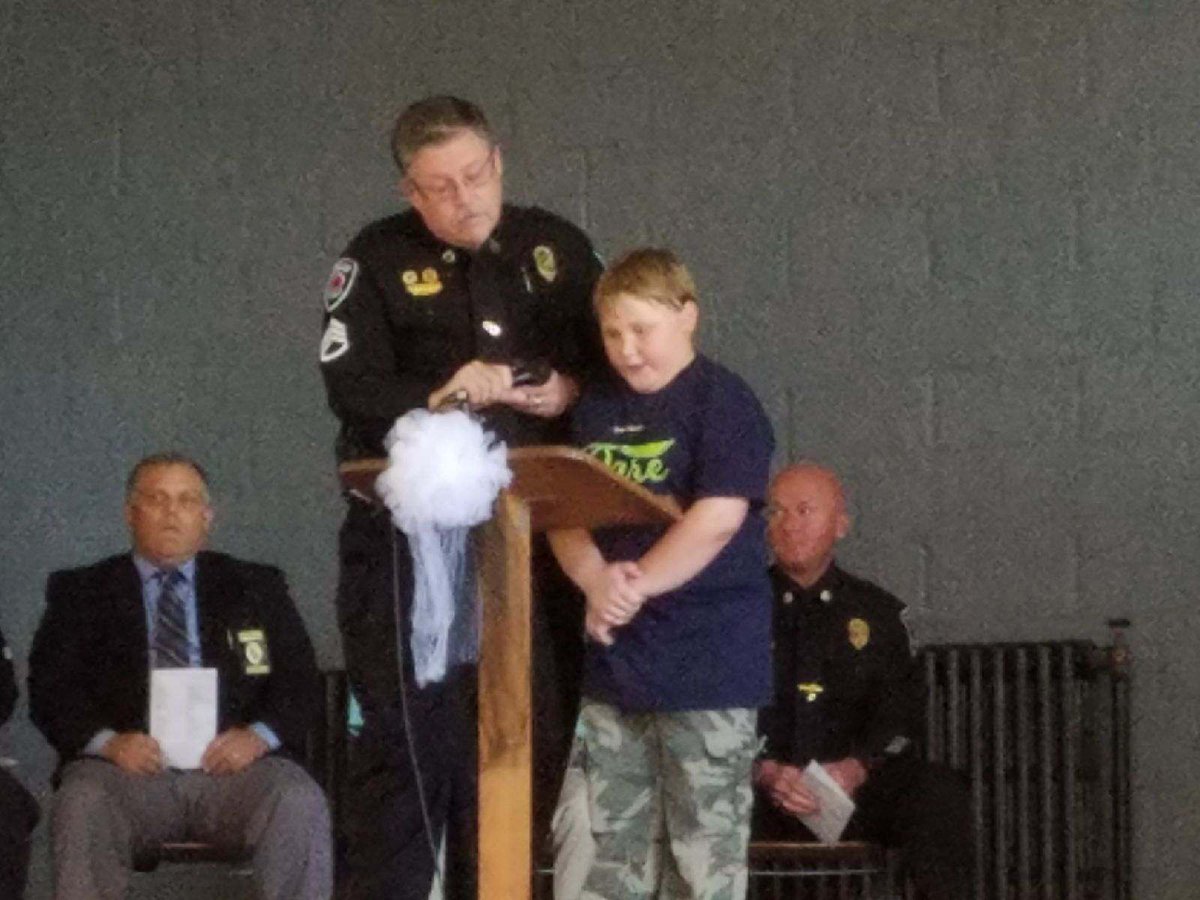 Inspired_Bailey's tweet photo. 5th- Dare Graduation @DraperElem1 was a success! Thank you to @EdenPD for your support & leadership! #DareRocks #DraperRocks #EdenPDRocks https://t.co/yhtOKI6p5h
