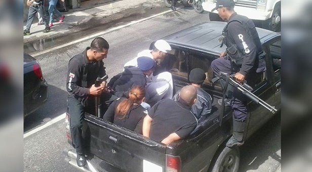 DiarioContraste's tweet photo. GNB no acató decisión de tribunal que otorga libertad a 13 detenidos de San Antonio de Los Altos https://t.co/i08Fjqm9Rs https://t.co/tSOQouTU2w