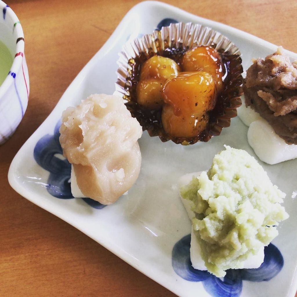 yakeisuki7's tweet photo. #お団子 #和菓子 #館山 #城山公園 #里見茶屋 #散歩 #みたらし団子 https://t.co/gJc4VI3DBy https://t.co/81pa19Rx4t