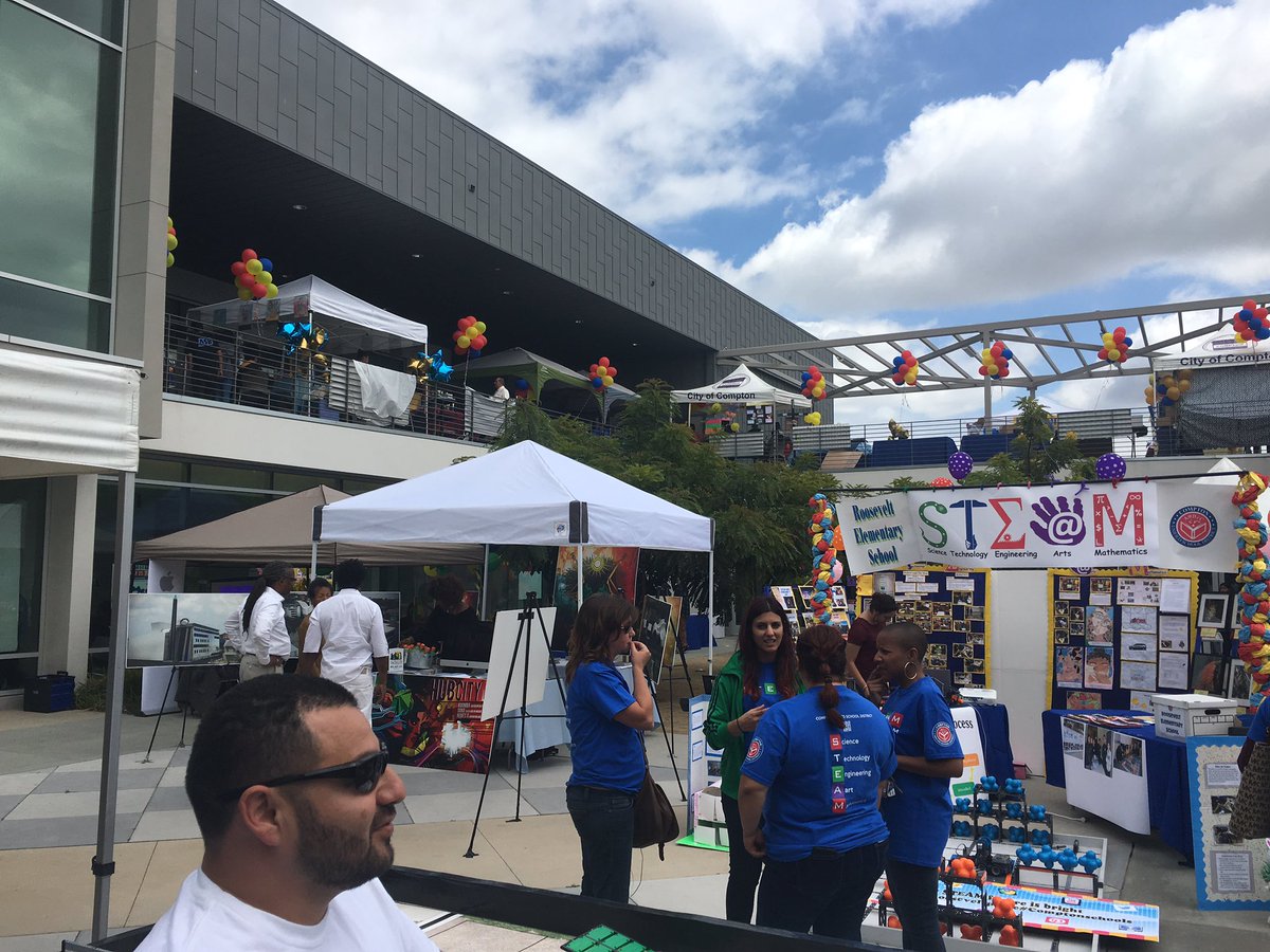 ComptonRobotics's tweet photo. Had a great time with @ComptonUnified at #steamfest https://t.co/yahA8fLwvg