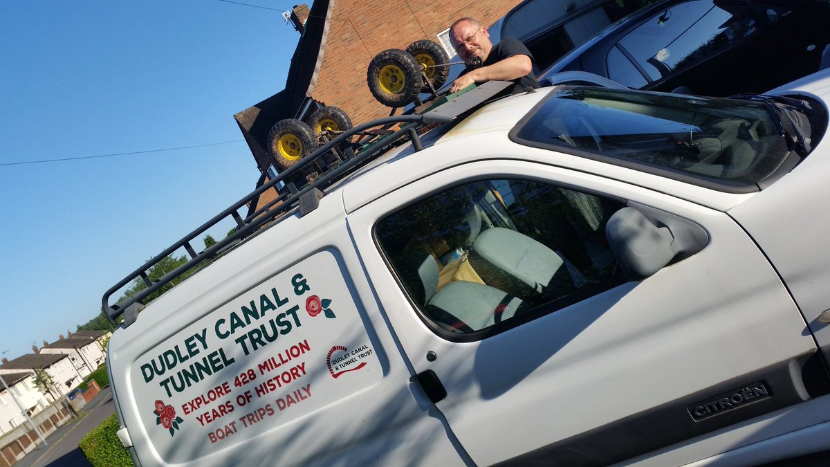 DCTT_Traci's tweet photo. Loading up to meet up with our historic boat Sagitta and set up our @DCTTrips #prizeeverytime tombola @CrickShow can't wait to get there! https://t.co/rtdv0WVui2