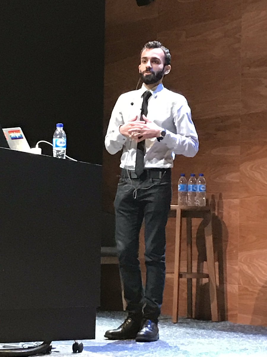 goinggodotnet's tweet image. The @chimeracoder is talking about the hidden power of humble interfaces. #golang #gopherconsg