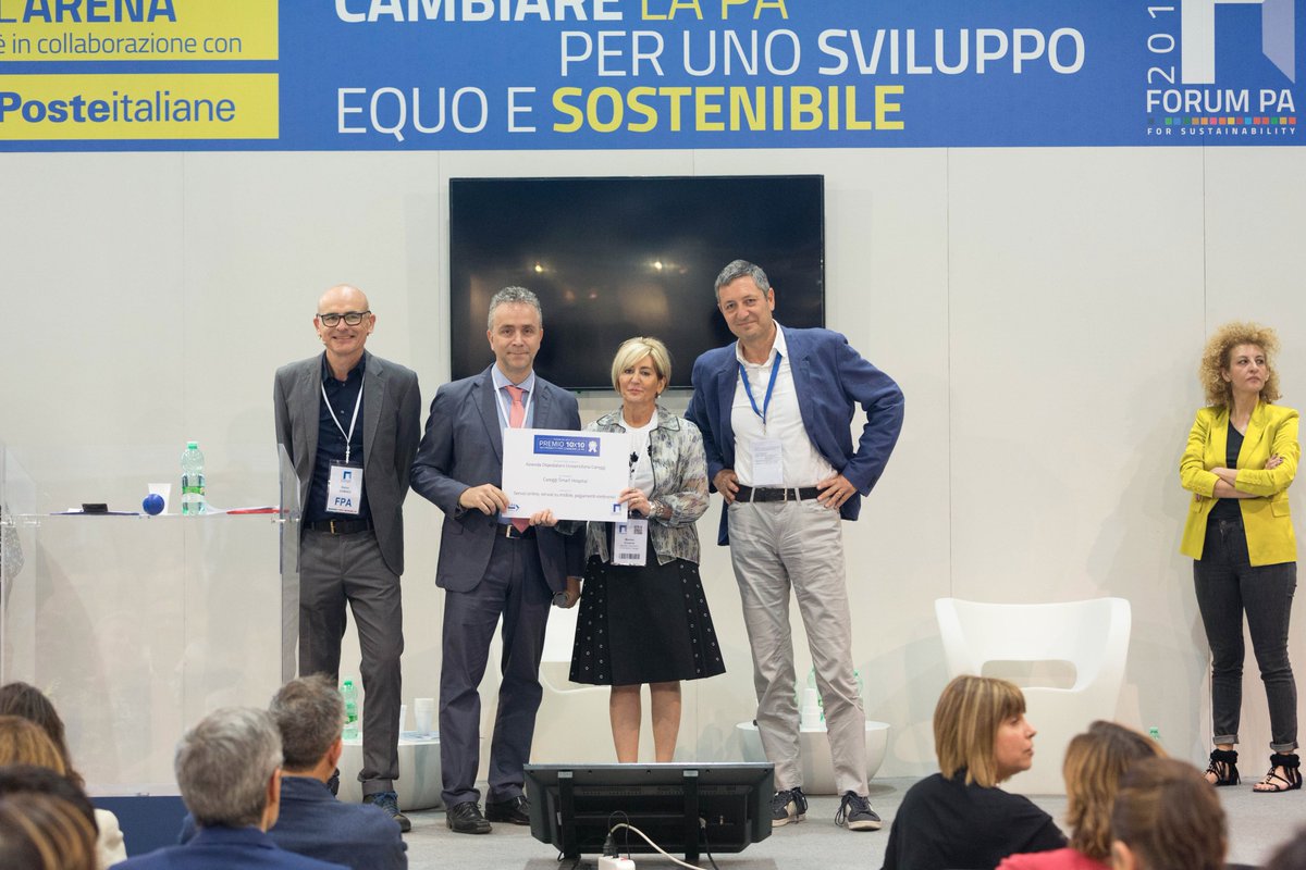 AOUCareggi's tweet photo. Monica Calamai ed Andrea Belardinelli, ritirano per @AOUCareggi il riconoscimento alla cerimonia di premiazione al #forumpa2017 https://t.co/OGdfZnEiSG