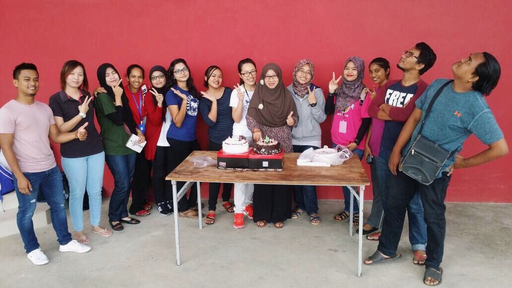 IRCommittee's tweet photo. she's like our mom for 3 years in unimas and happy birthday to Mdm Ain ❤️✨u r the coolest best lecturer ever and will always remember of u☹️ https://t.co/K618vYwGLT