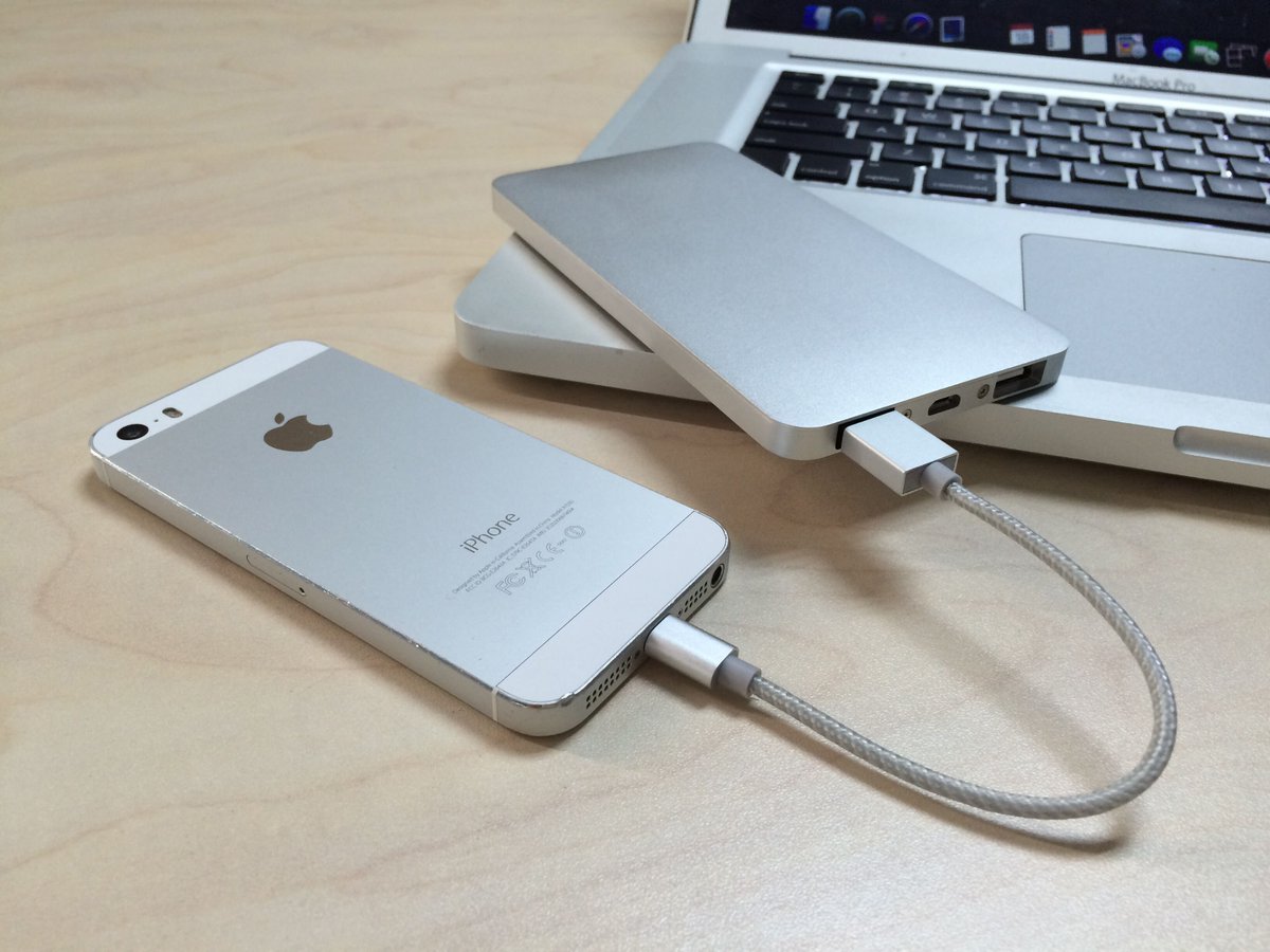 GellaJia's tweet photo. Still confused with taking charger or not? 😕 This one will get the troubles done! 😎 #charger #charging #cable #cord #apple #iPhone https://t.co/fNObEbeaDO