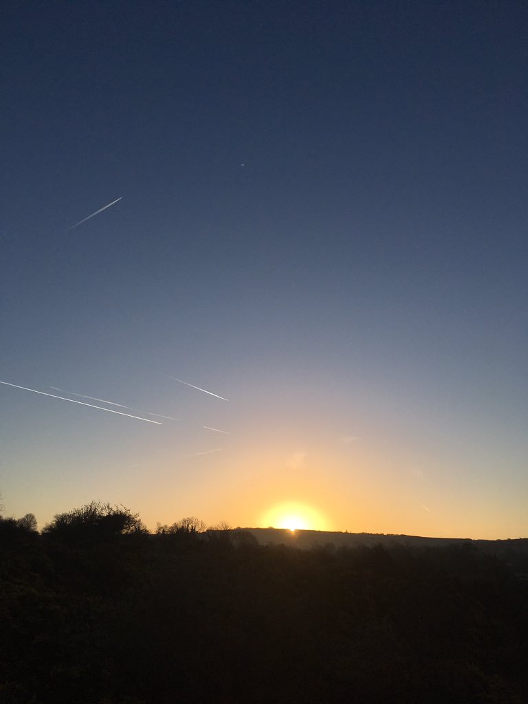 The journey to <a href="/LiveonAirFest/">Live on Air Festival</a> at <a href="/quirkyglamping/">QuirkyNightsGlamping</a> began at sunrise! 🌅