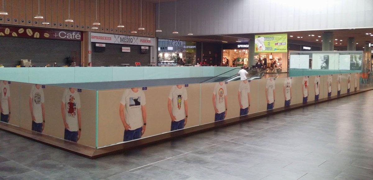 ¡Ya podéis visitar la exposición del #concurso de diseño de camisetas sanjuaneras en <a href="/Camaretas/">Camaretas CC</a>! ¡Nada como verlas a todo color 😀 #diseño