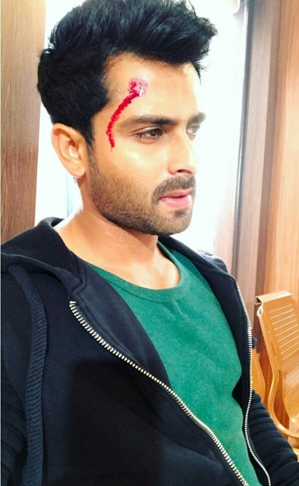 Vega23_05's tweet photo. What happened? Omg Abhimanyu 😭💞 Still cute haha 😛😄 @Shoaib_Ibrahim1 Can't Wait for tomorrow!! https://t.co/u1QpPlCZgs