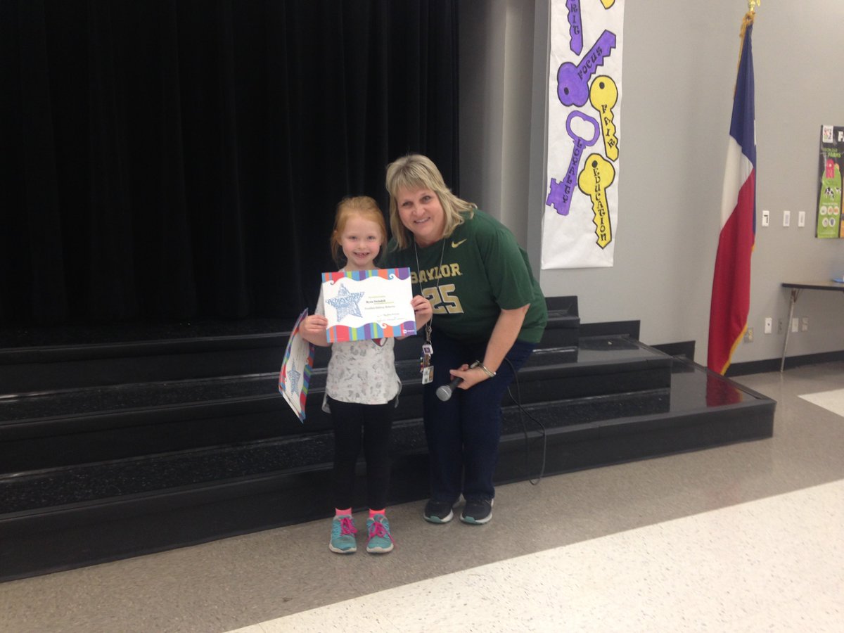 SummerSwindell2's tweet photo. Today my baby doll received the Viking Valor Award, so proud of her! Thank you Ms. Kennedy and HVE! @HV_Vikings https://t.co/AXYwqmu7Qu