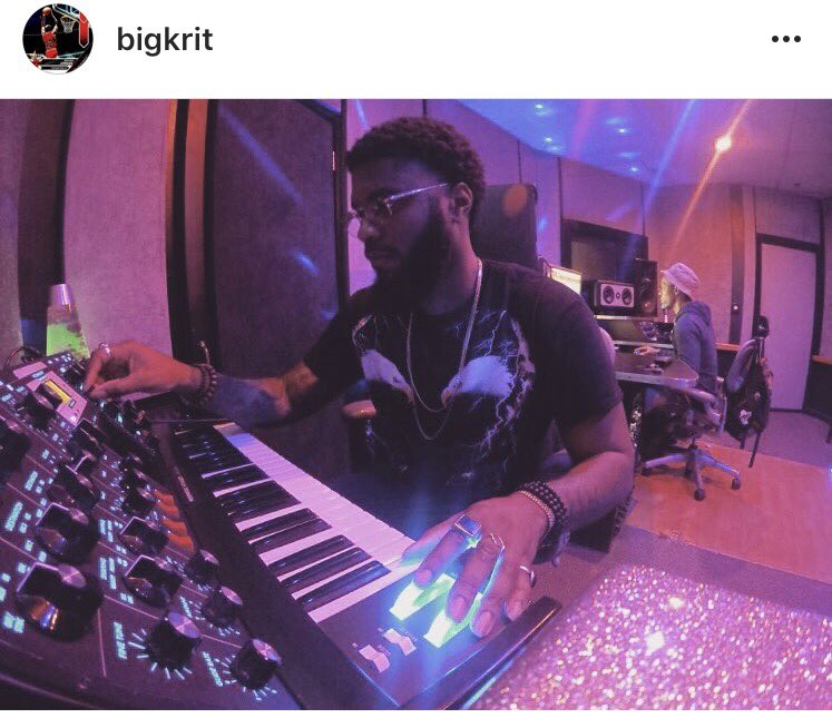 ParhelionStudio's tweet photo. Always fun having @BIGKRIT over here! Working that #moogvoyager. https://t.co/GQkbjcqVsE