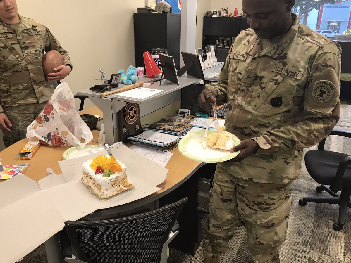 ssg_fabian's tweet photo. Happy Birthday to our one and only SGT Louis!! #Family #HPArmy https://t.co/HnRm9LWe9W