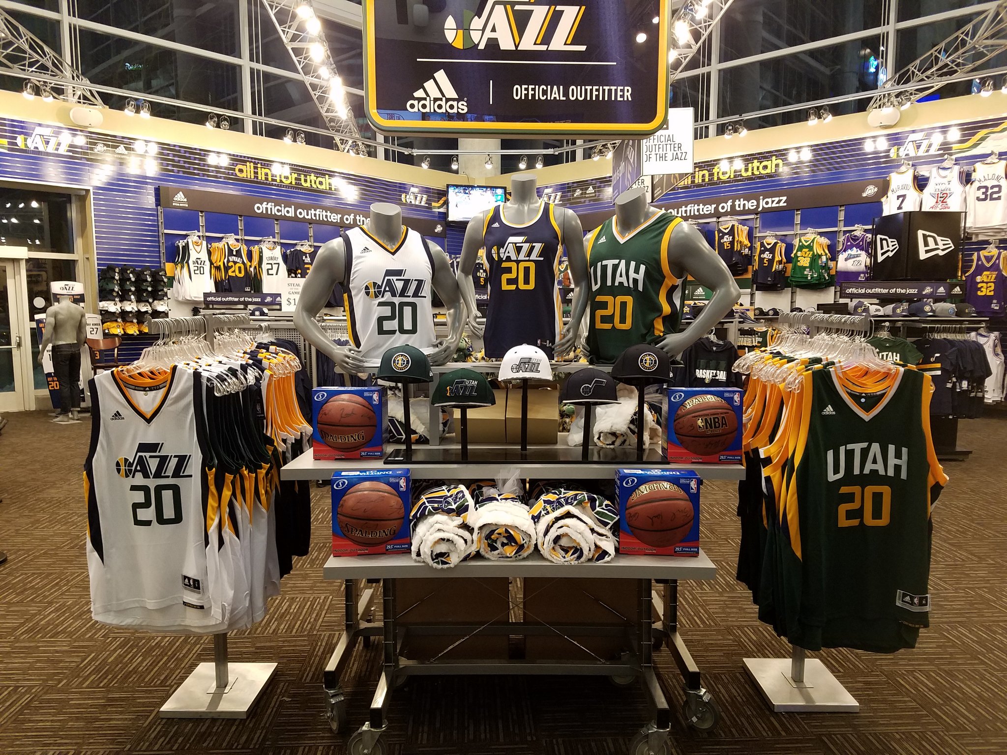 Utah Jazz Team Store on X: That number 20 looks pretty good on these  colors don't you think? @gordonhayward #stayward #takenote #nba #jazznation   / X