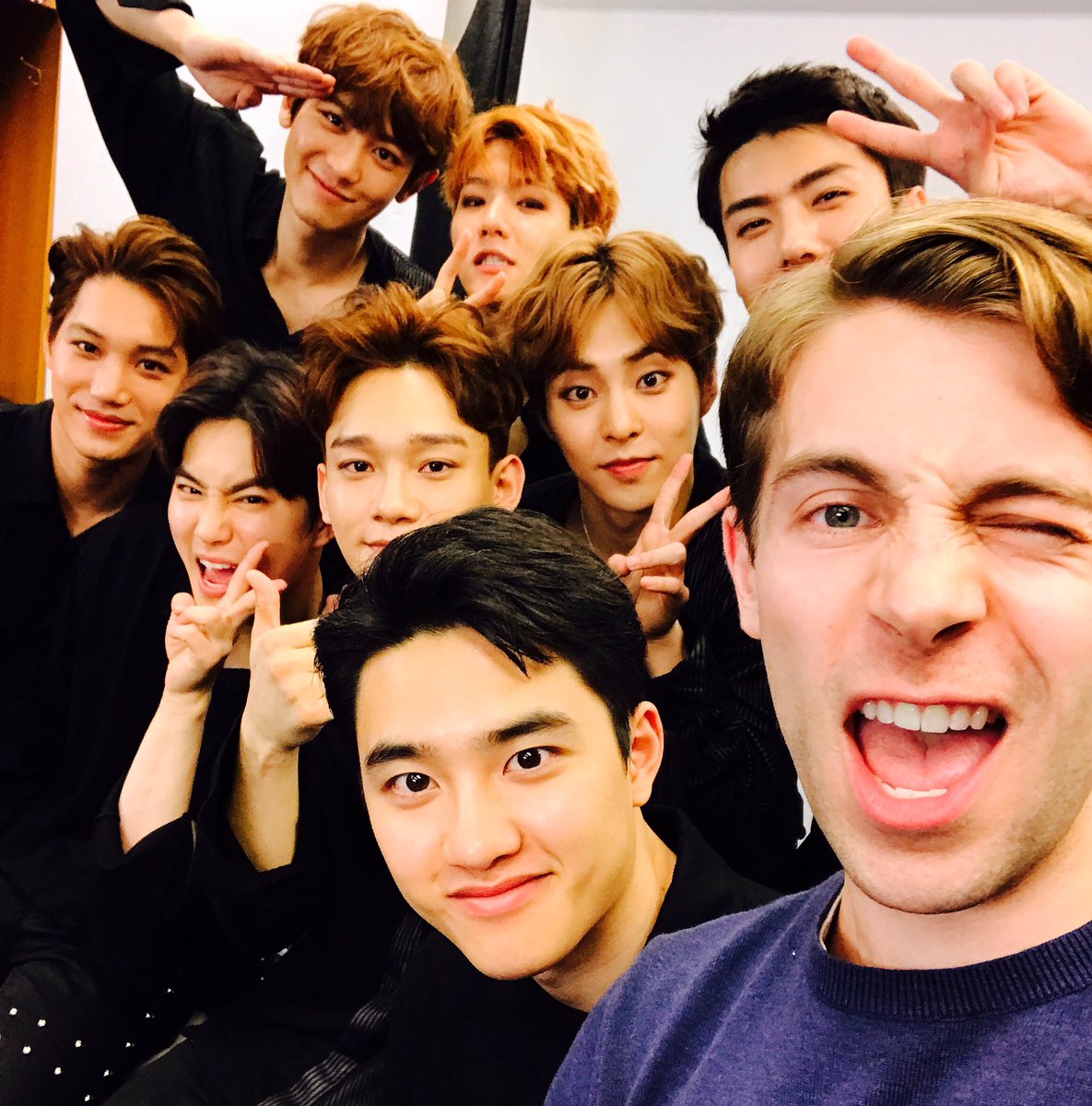 Jeff__Benjamin's tweet photo. Four years after our 1st interview, it was great to talk with EXO again! Interview on Billboard! #JeffBenjaminSelfie https://t.co/z4aBOUJw16 https://t.co/t77eDnByjV