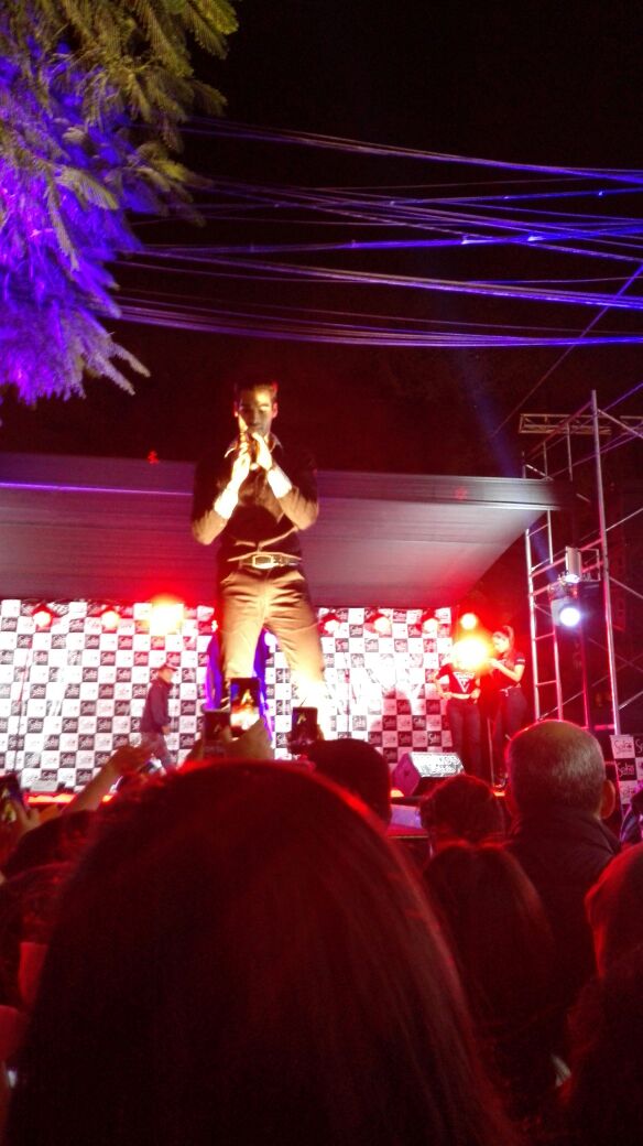 GabyCargab14's tweet photo. Cuanto cariño!! 🐴❤ @GutyCarreraT a donde vas siempre sencillo, risueño y atento!! 👏 #Ica #SohoColor https://t.co/41yZdCLP5f