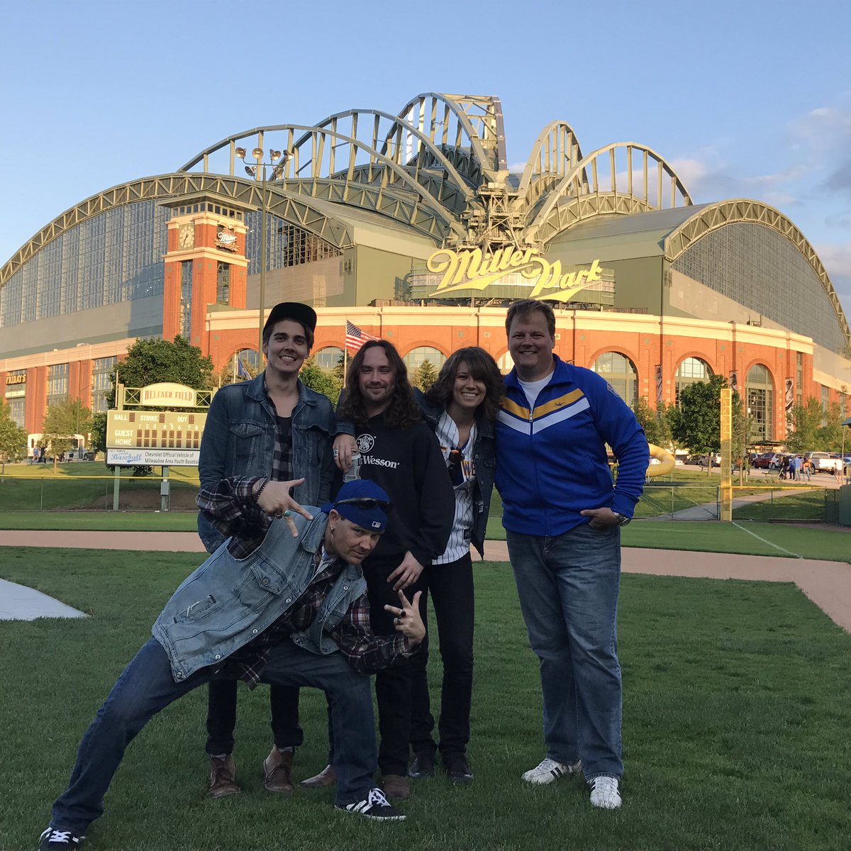 What a fun night! Thanks <a href="/Brewers/">Milwaukee Brewers</a> @BrewersEvents <a href="/Summerfest/">Summerfest</a> <a href="/ChasinMason/">Chasin' Mason</a> <a href="/MillerLite/">Miller Lite</a>