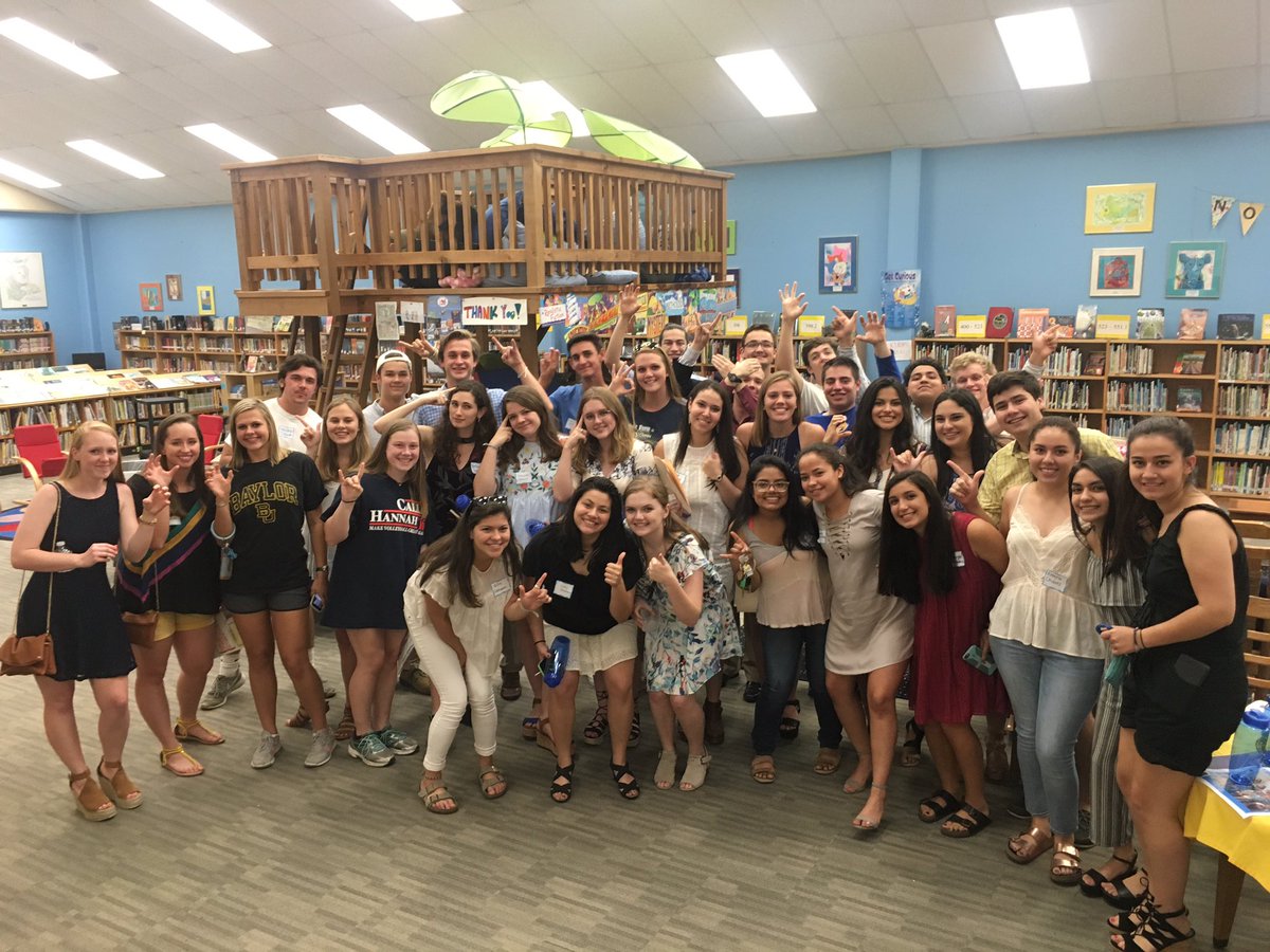 Senior send off at Woodridge....<a href="/WoodridgeElem/">Woodridge</a> <a href="/AHISD/">Alamo Heights ISD</a>